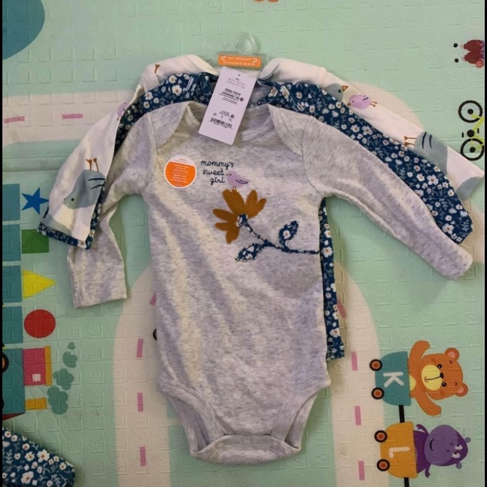 Carter’s 6M long sleeve onesies